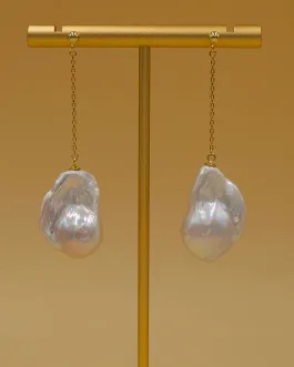 Eileen – Dangle Pearl Earrings