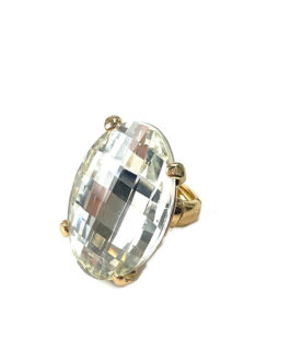 Oval crystal  ring.